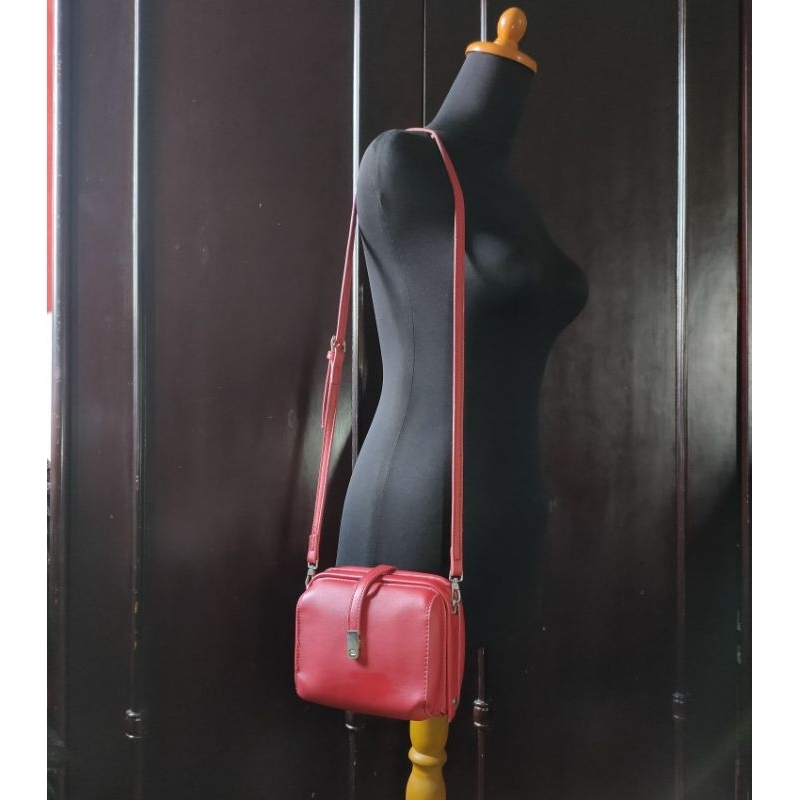 Slingbag/Tas Selempang Mini Kulit Model Camera Bag  R E M U  B L E  Merah  Preloved/second