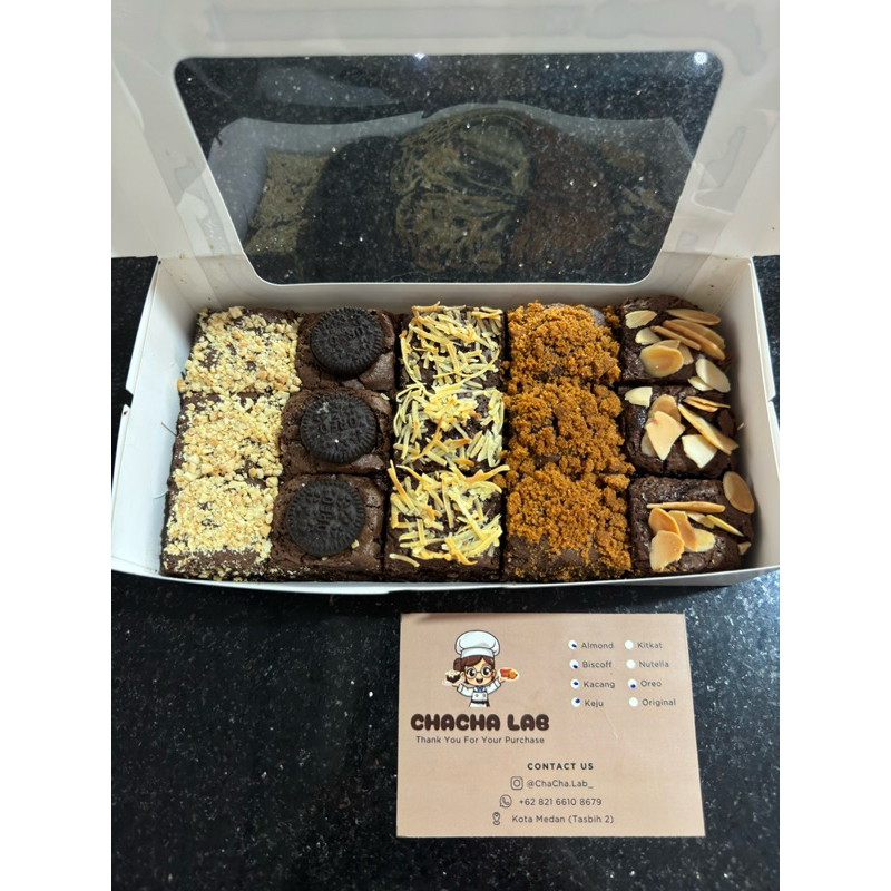 

Mix 2 _ Medium Fudgy Brownies (20x10 cm : 9 pcs)