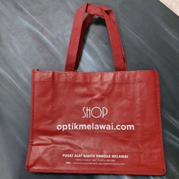 

Paperbag OPTIK MELAWAI Branded