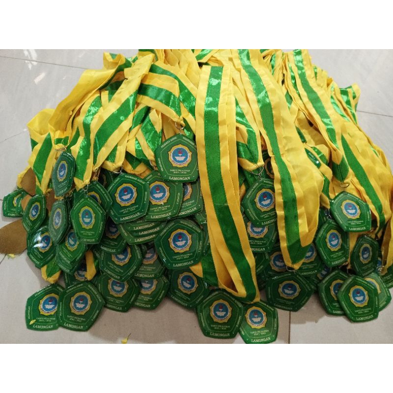 Gordon Kalung Wisuda