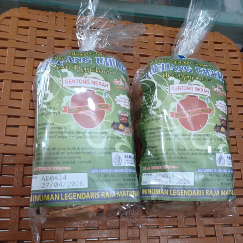 

Wedang Uwuh Cap Gentong Merah Minuman Legendaris Raja Mataram Khas Djogjakarta isi 5 Pcs Untuk Menjaga Kesehatan Dan Kesegaran Tubuh.