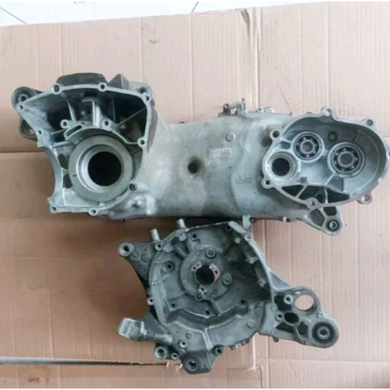 blok crankcase krengkes kalter kanan kiri aerox 155 old/ Lexi 125 original krengkes mesin tengah aer