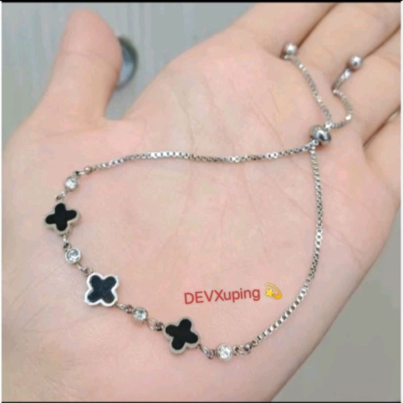Gelang Tangan Serut Wanita Titanium Mata Hitam