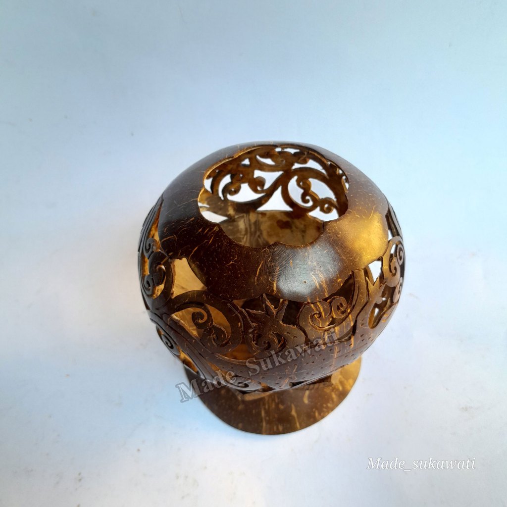 Kerajinan Wadah Tempat Lilin Lampu Hiasan Batok Kelapa Ukir Kerajinan Handmade Dekorasi Bali