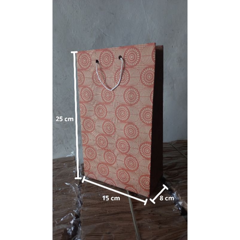 

Paperbag batik motif koin ukuran 15cm×25cm×8cm