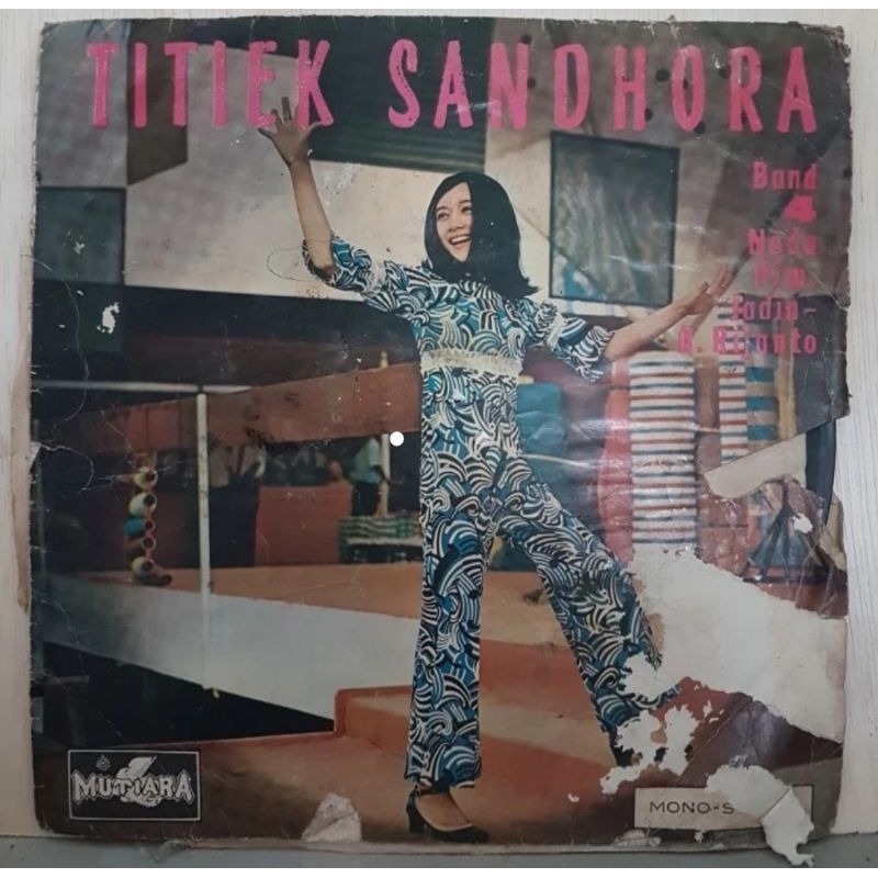 Vinyl Piringan Hitam 12 inchi Titiek Sandhora-Walang Kekek