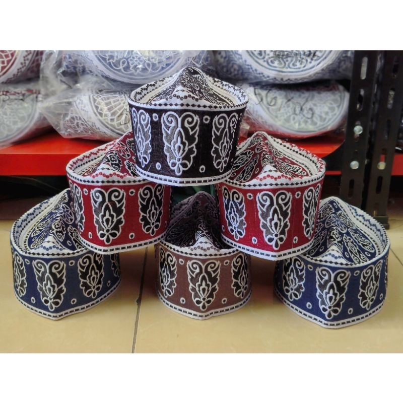 Peci Motif Khas Santri Temboro Merek Bangladesh