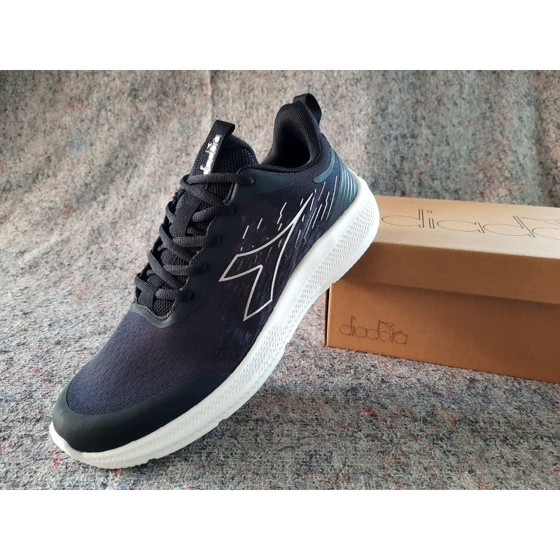 sepatu sport pria original sepatu olahraga cowok diadora heino hitam