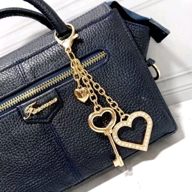 Gantungan Tas Gantungan Kunci desain Kunci Hati warna gold Fiorenza