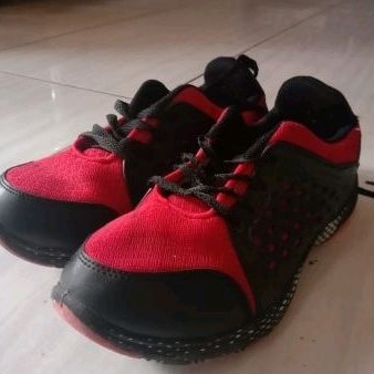 sepatu trekkers preloved (sneakers wanita/pria)