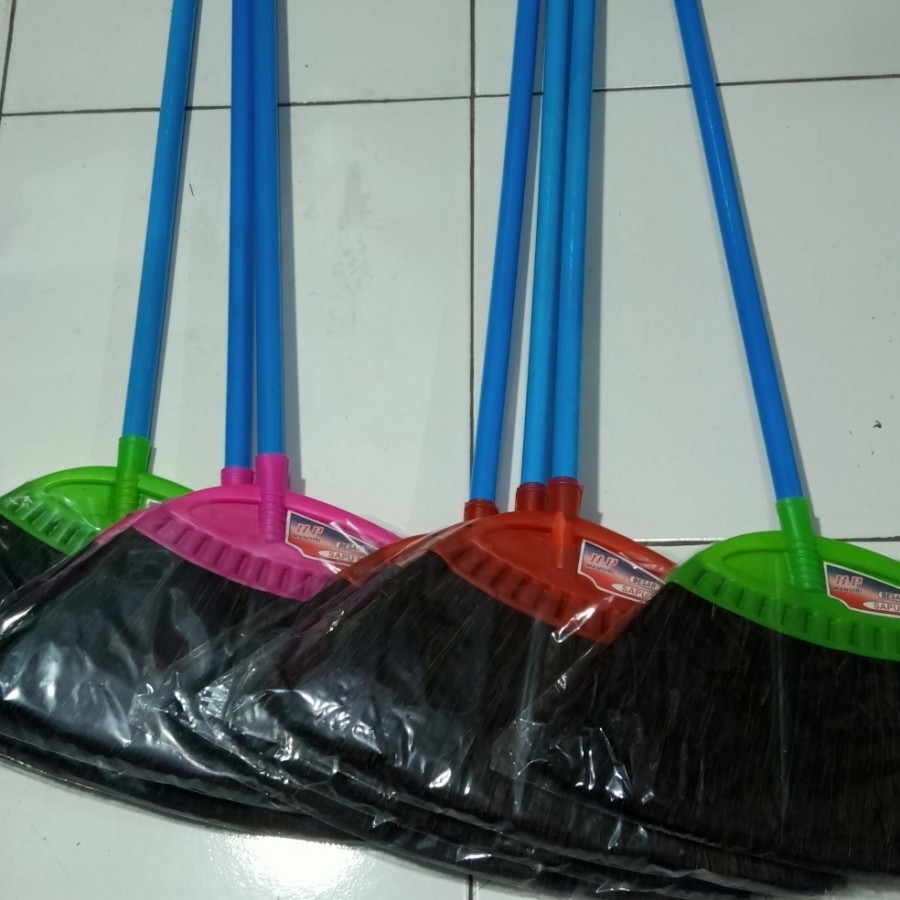 Sapu Ijuk Hitam Gagang Kayu/ Sapu Lantai Ijuk