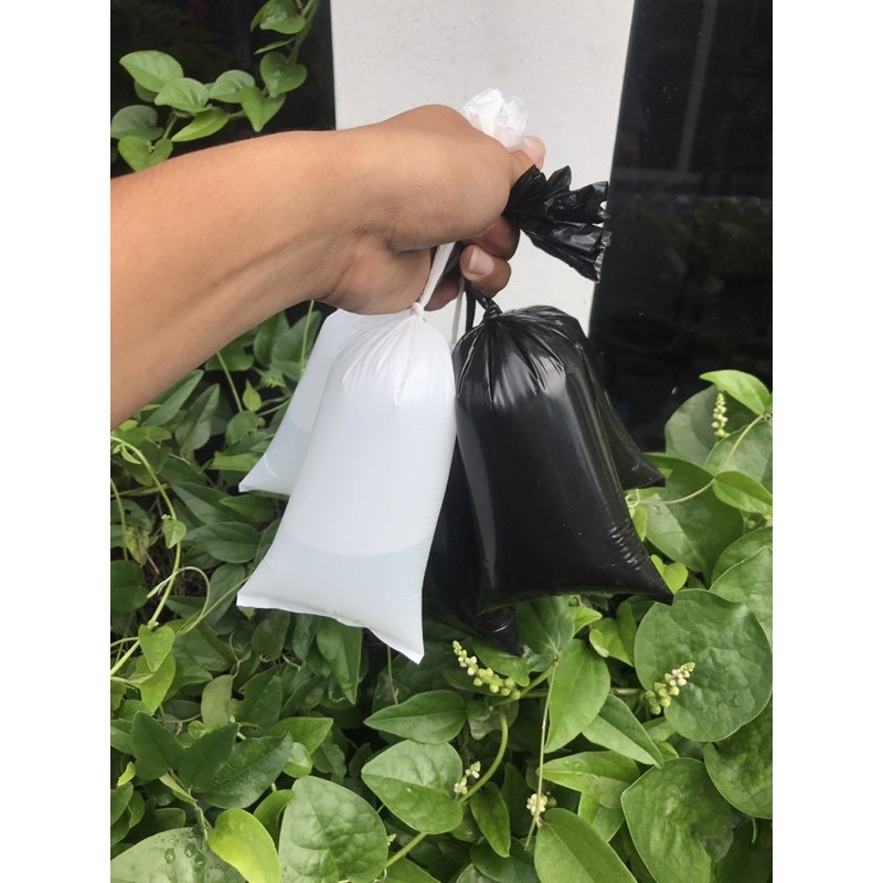 Plastik PE Premium Quality Warna Hitam dan putih bagus untuk packing ikan cupang dan guppy