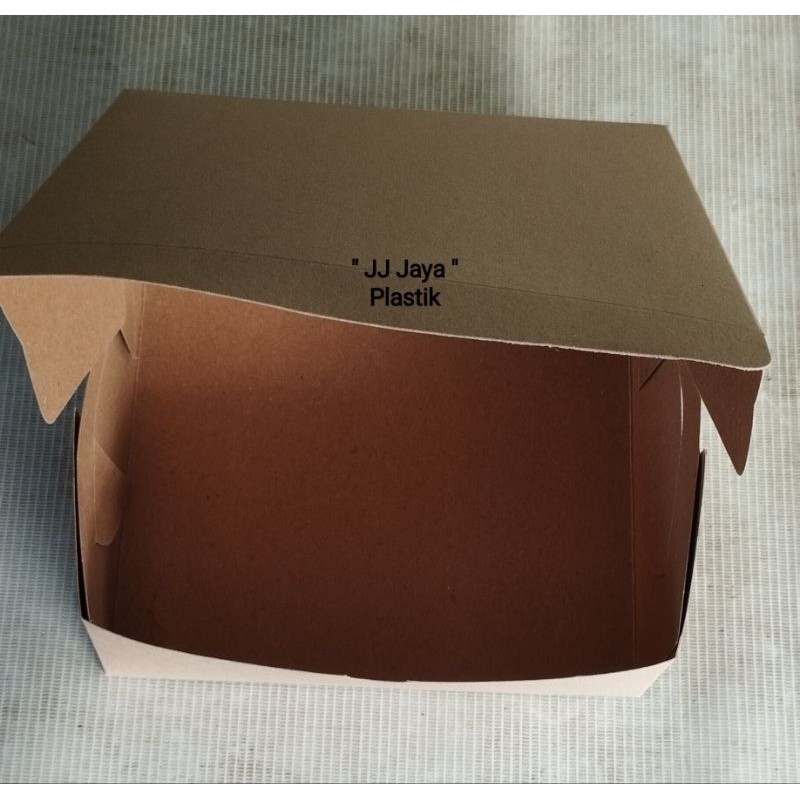 

Box/Kotak Katering Uk. 20 x 20 Cm Laminasi 325 Gsm