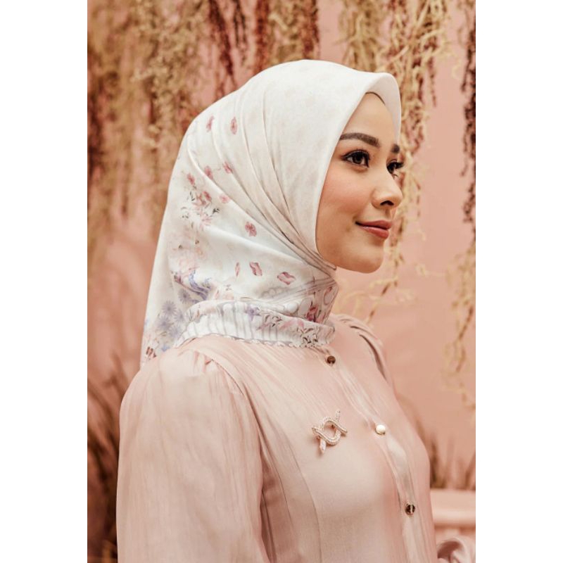 Seville Scarf Wearing Klamby ( Whisper White )