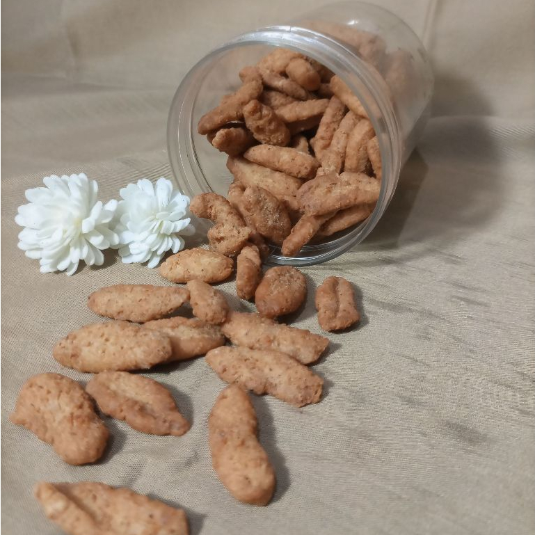 

Camilan kue biji ketapang home made manis renyah enak bikin nagih kue lebaran cemilan keluarga termurah kue toples tanpa pengawet