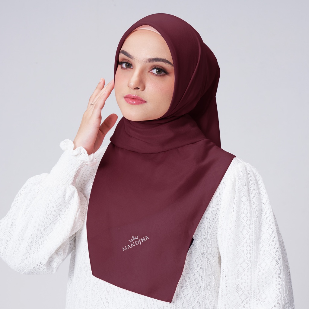 MANDJHA Essential Persian Red 92 Scarf By IVAN GUNAWAN - Jilbab Hijab Segi Empat Polos ORIGINAL MAND
