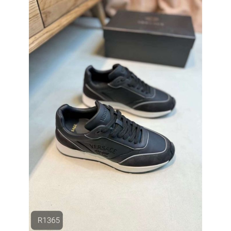 Sepatu Sneakers Branded Versace Pria