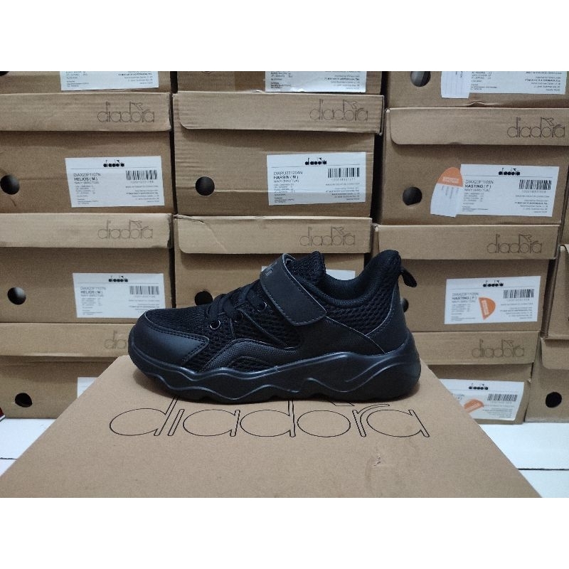 Sepatu Anak Diadora Hubert JR Original - Black