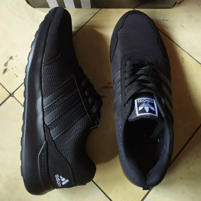 SEPATU SNEAKERS FULL BLACK HITAM POLOS JOGING PRIA COWOK UKURAN BESAR JUMBO BIG SIZE