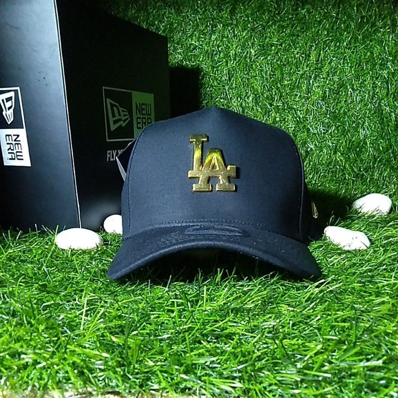 Topi Premium Hitam Logo Besi LA Gold