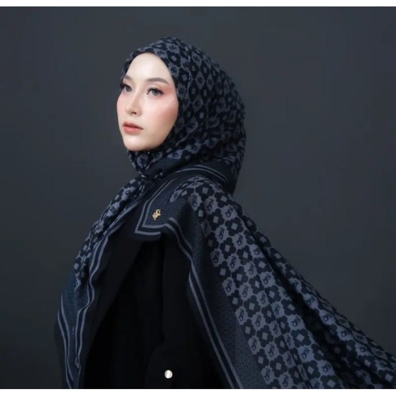 Segiempat Motif LyLy hijab