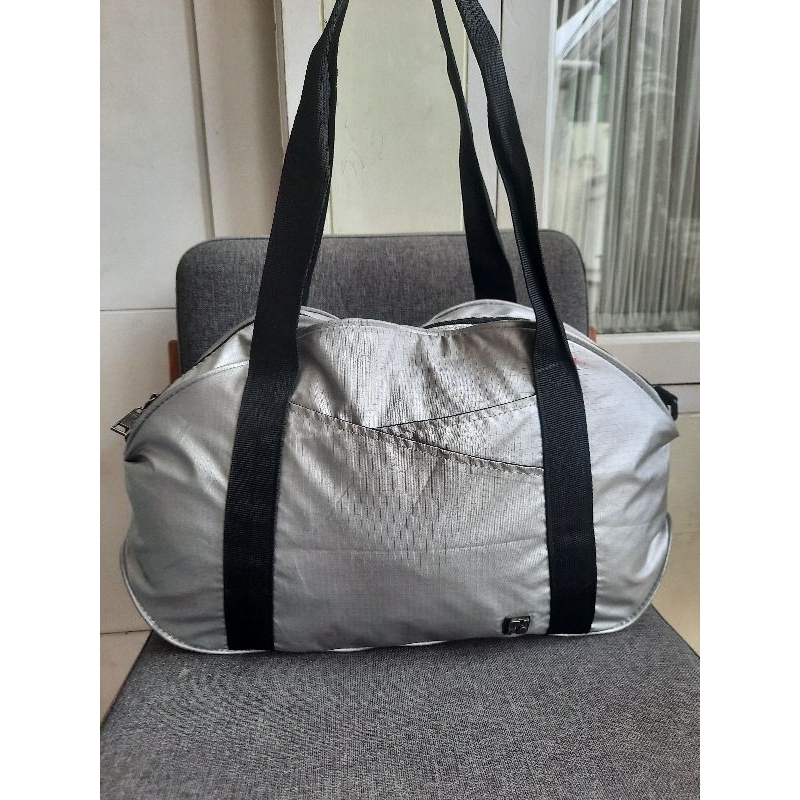Dufflebag Silver Jane Gourt - TAS PRELOVED