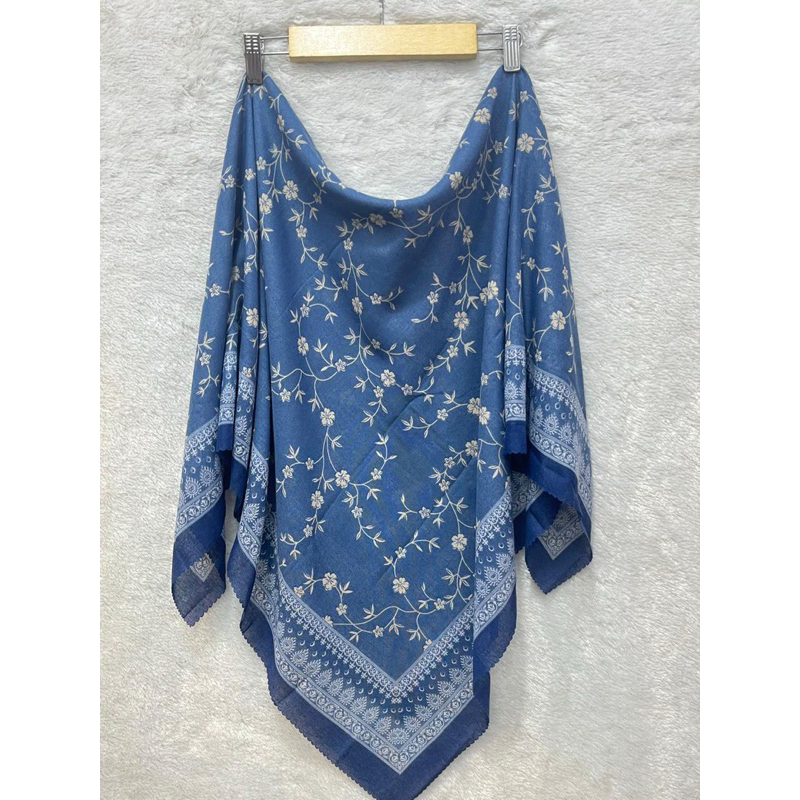 HIJAB SEGI EMPAT MOTIF FLOWER KECIL / VOAL PREMIUM FLOWER