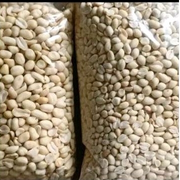 

kacangkupas mentah berat 1 kg(TERMURAH) ukuran 41/51