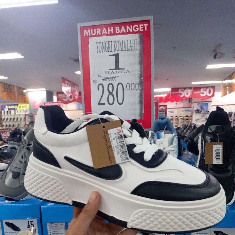 Sneaker Yongki komaladi