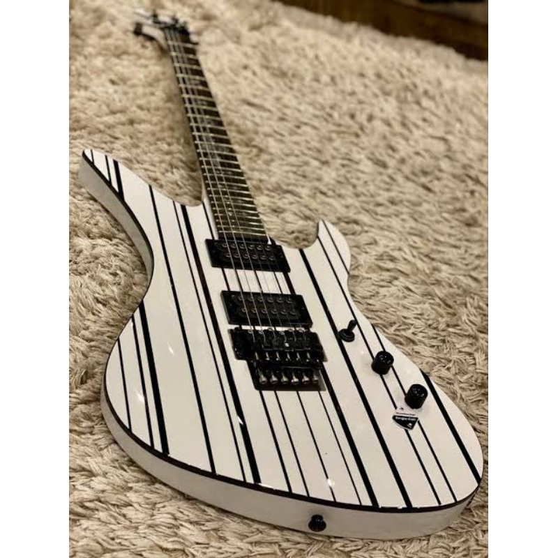 Gitar Schecter Synyster Gates Diamond Series White Black Custom HQ