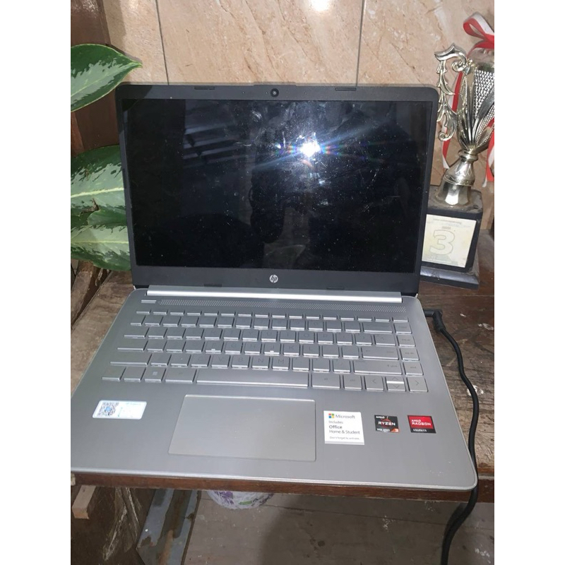 LAPTOP HP 14s