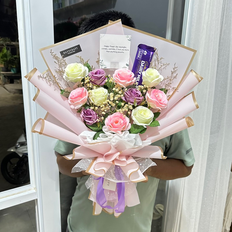 Buket Bunga Artificial Bucket Coklat Kado Ultah Wisuda