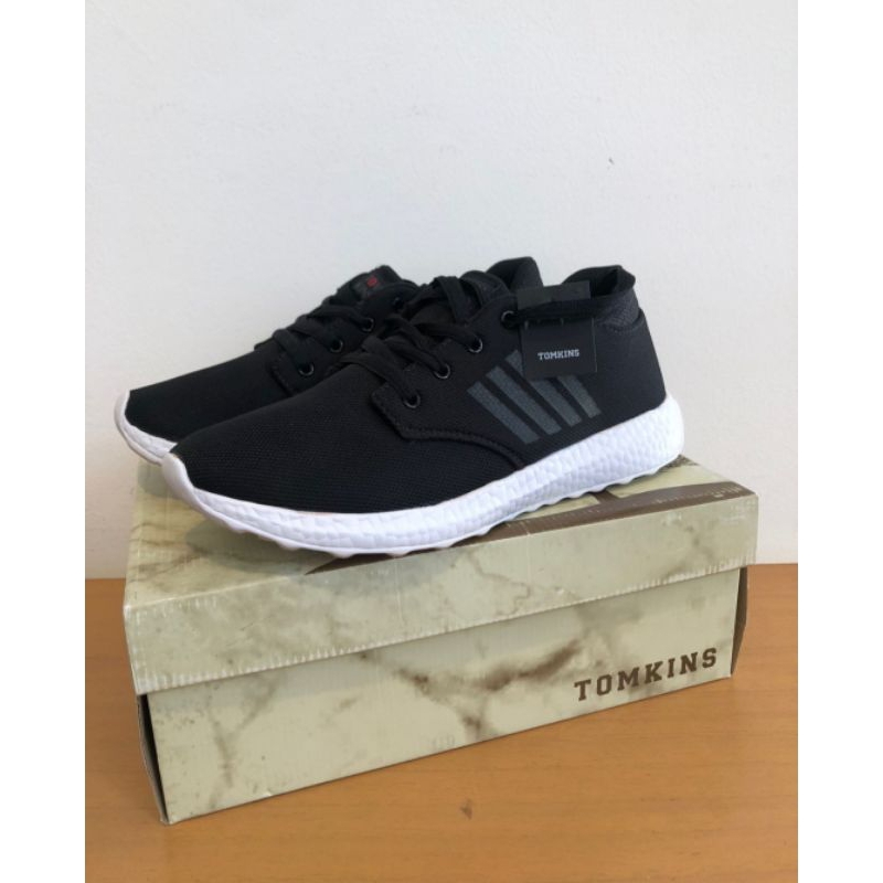SEPATU TOMKINS SNEAKERS PRIA UKURAN 44