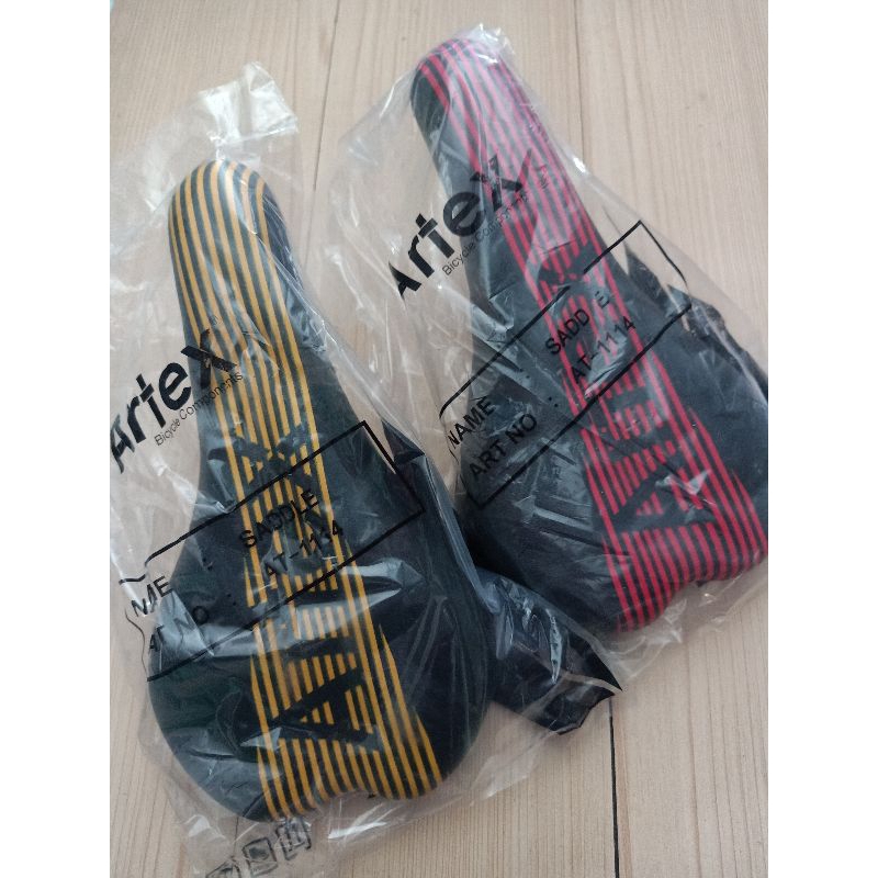 sadel bmx merk artex motif garis