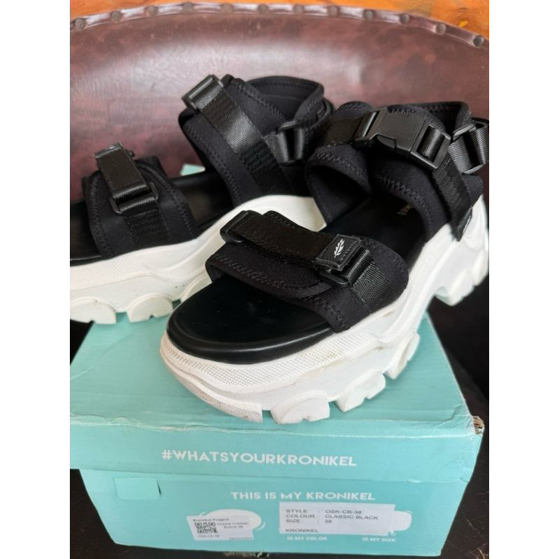 [PRELOVED LIKE NEW] - KRONIKEL OSAKA CLASSIC BLACK SIZE 38