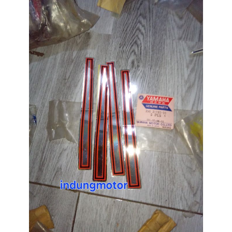 Stiker Striping stiker list pres yamaha v75 original nos