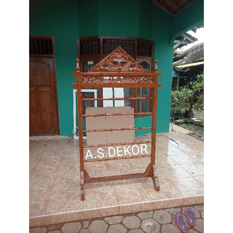 GAWANG BATIK/PROPERTI STUDIO/GAWANGAN BAJU/GANTUNGAN BAJU/GANTUNGAN UKIR/GANTUNGAN KAIN