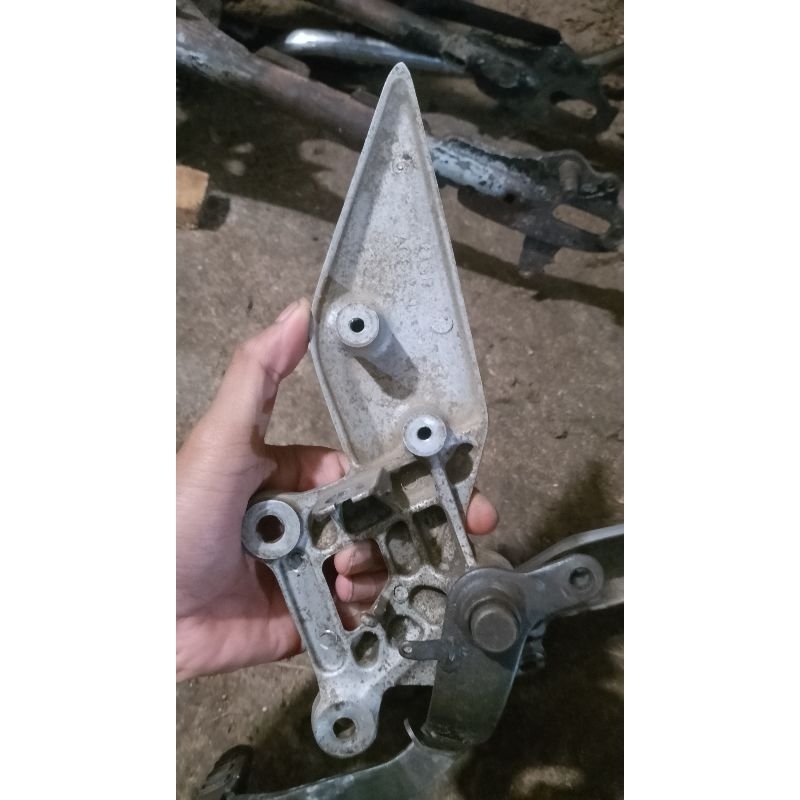 underbone/step CB150R old kanan kiri