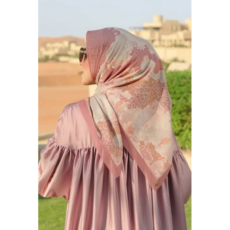 Buttonscarves Arabian Night preloved:)