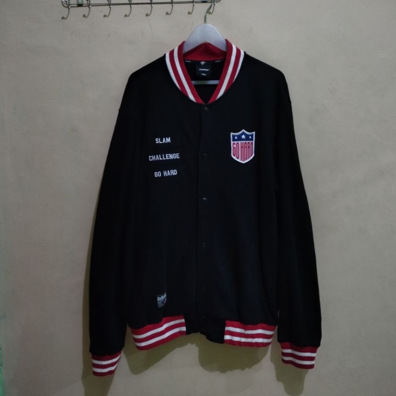 Varsity Feltics hitam