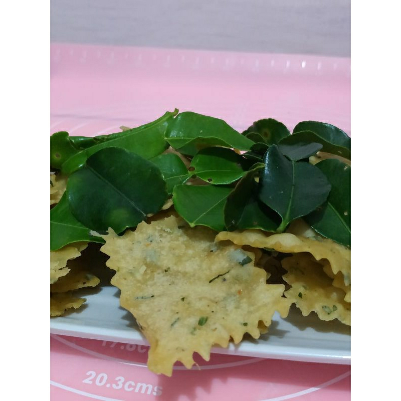 

Rin'z Keripik Bawang Rasa Daun jeruk (KEMASAN POUCH) 500gr