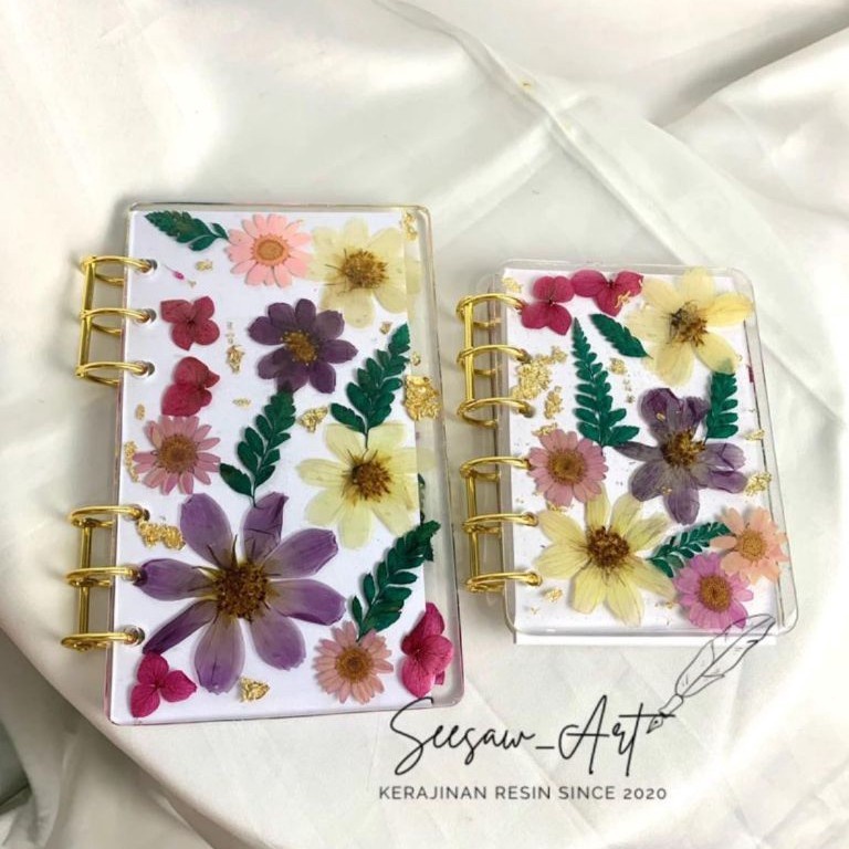 

Ukuran A6 HAMPERS SET KADO buku binder buku binder custom buku custom Resin custom BINDER RESIN A5 A6 A7 suvenir souvenir kado ultah pernikahan resin handmade ART Z5W4