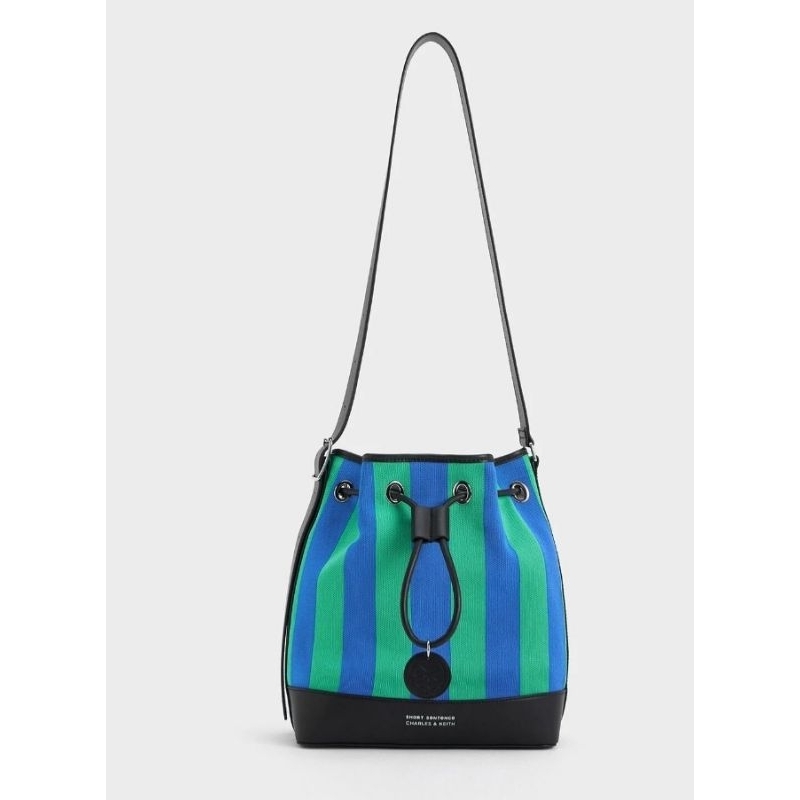 SHORT SENTENCE X CHARLES & KEITH
Tas Bucket Striped - Multi