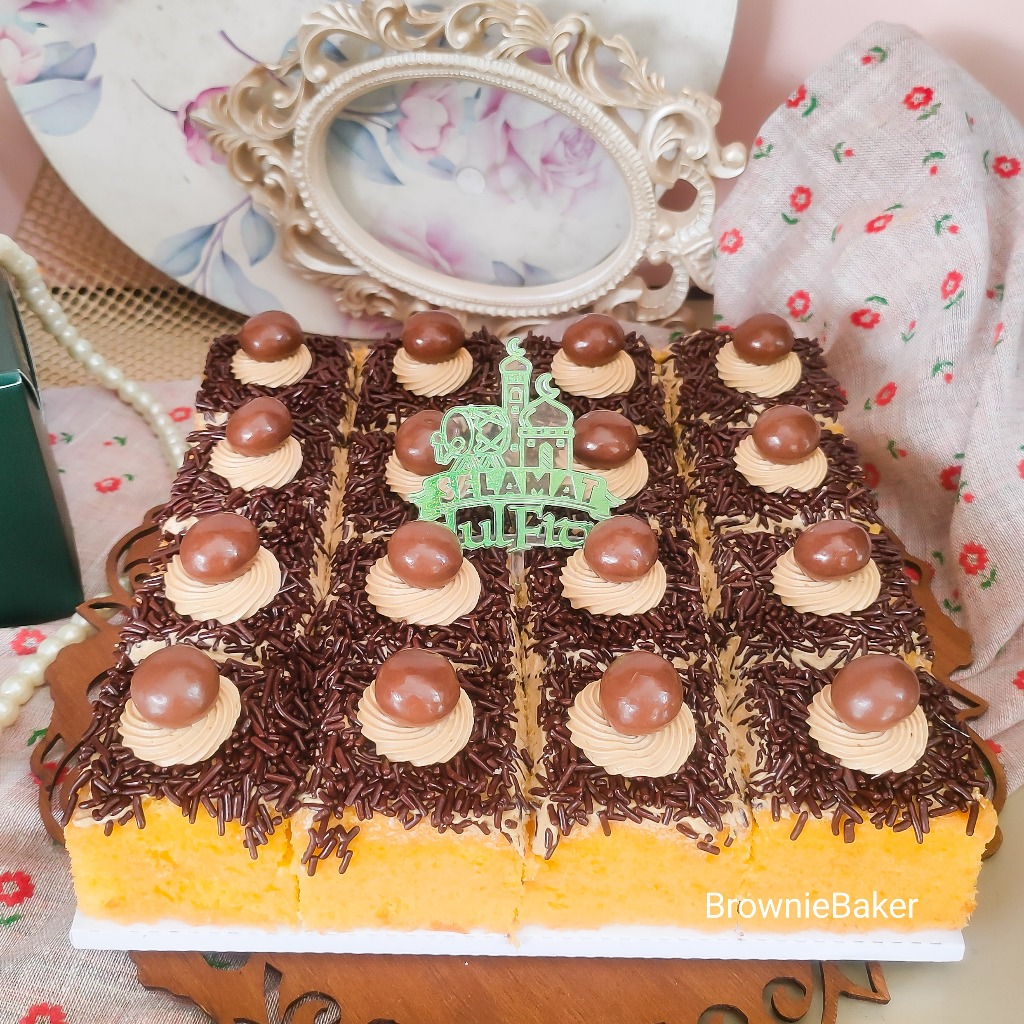 

CAKE POTONG BOLU SPONGE CAKE TOPPING