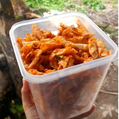 

Keripik Pangsit Pedas Manis Daun Jeruk - Homemade - 1/4 Kg (250 g)