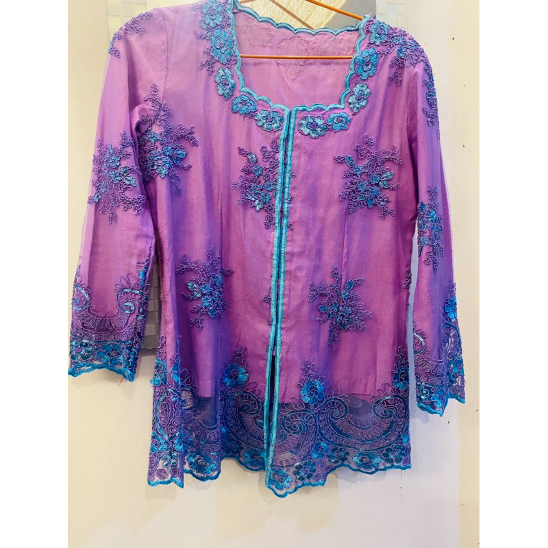 Kebaya Ungu