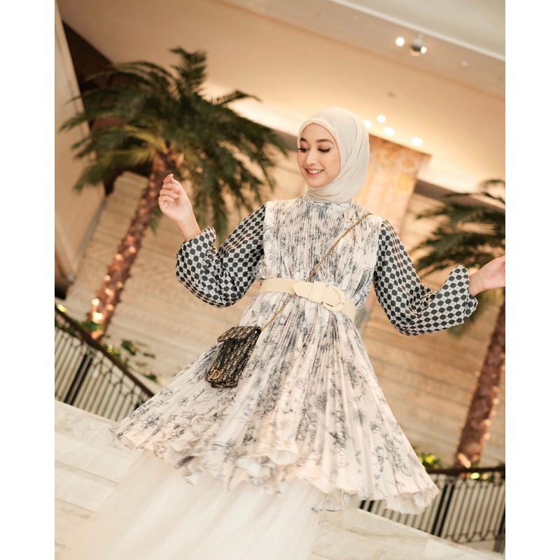 Tudejul Pleats Blouse White - Vanilla hijab