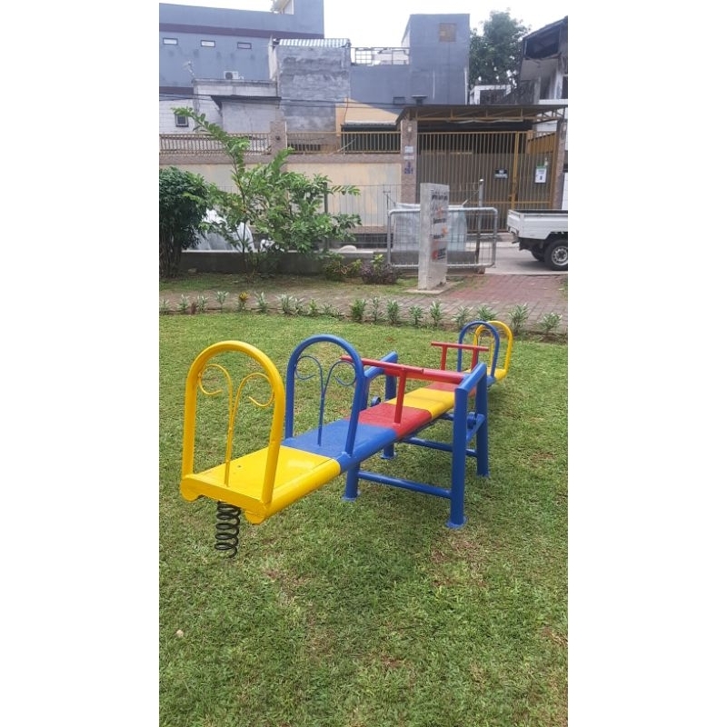 mainan jungkat jungkit