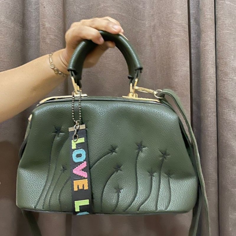 tas preloved model sling bag warna hijau army