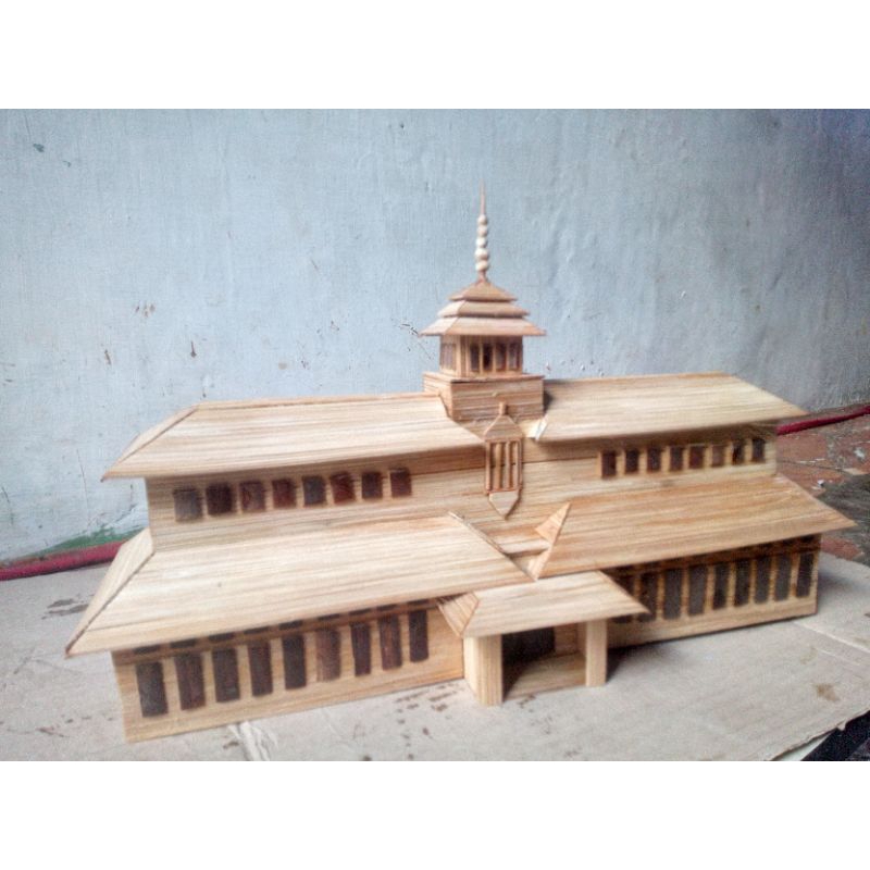 Miniatur gedung sate dari bambu 30x20x15 cm